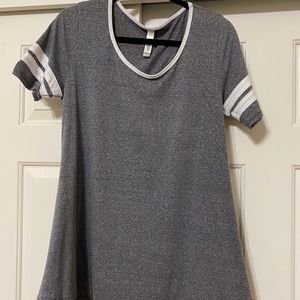 Lularoe Perfect T (swing shape w/ side slit) (EUC)